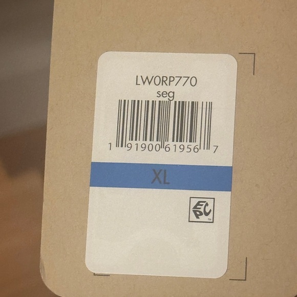 NWT Levi's Diamond-Quilt Bomber Jacket - Sage Green - Picture 4 of 7